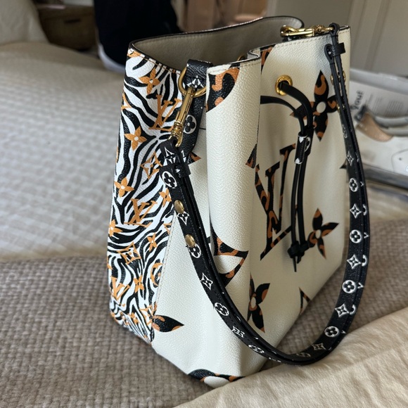 Louis Vuitton Neonoe Jungle Giant Reverse Tote - Picture 2 of 10